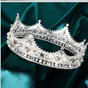 Silver Tone Tiara with Pearls and Crystals 0.74oz